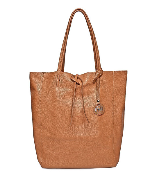 Дамска кожена чанта в цвят коняк снимка